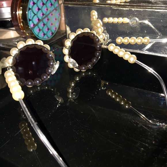 Chanel Pearl Subglasses